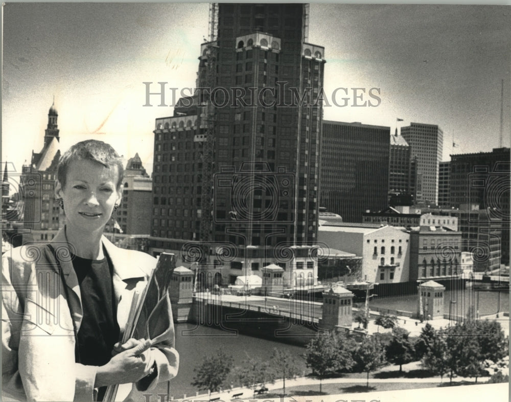 1988, Jan Pergoli, film industry liaison for movies, Milwaukee. - Historic Images