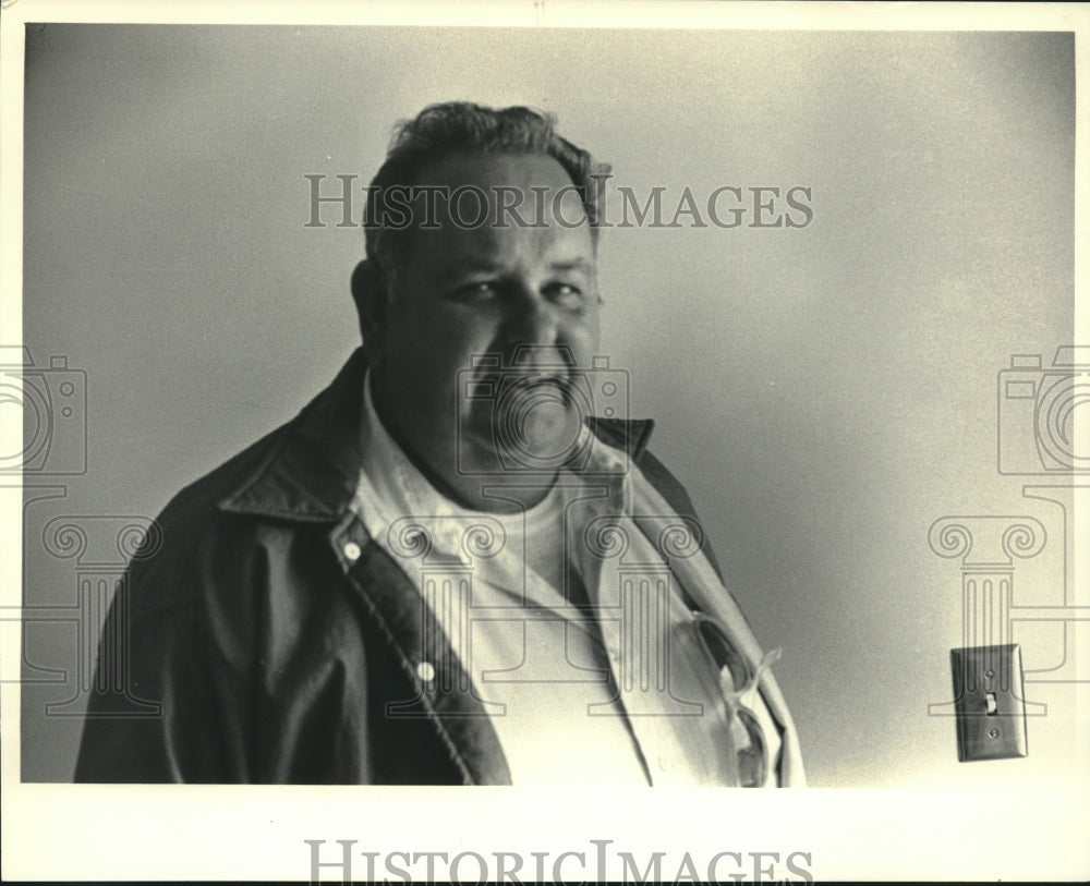 1983 Press Photo Larry Jentges, Chief Ozaukee County Rescue Squad in Wisconsin - Historic Images