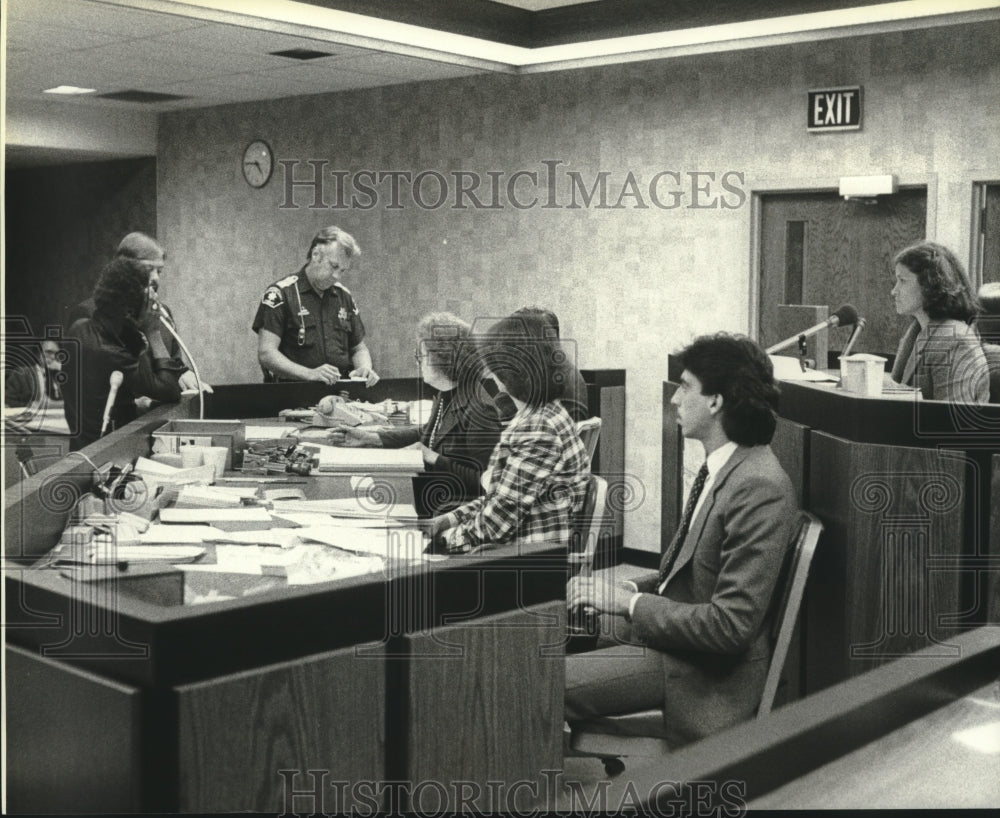 1980, Suspect Myrtle Johnson Appears At Intake Court In Milwaukee - Historic Images