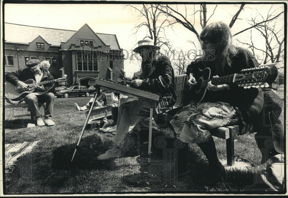 1989, Environmental Event at the University of Wisconsin-Milwaukee - Historic Images