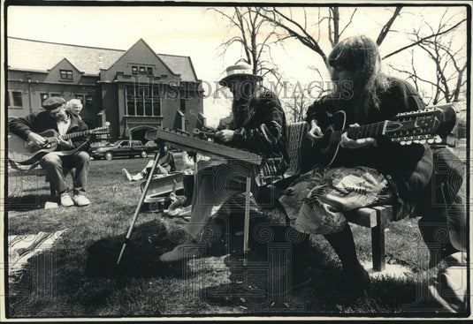 1989, Environmental Event at the University of Wisconsin-Milwaukee - Historic Images