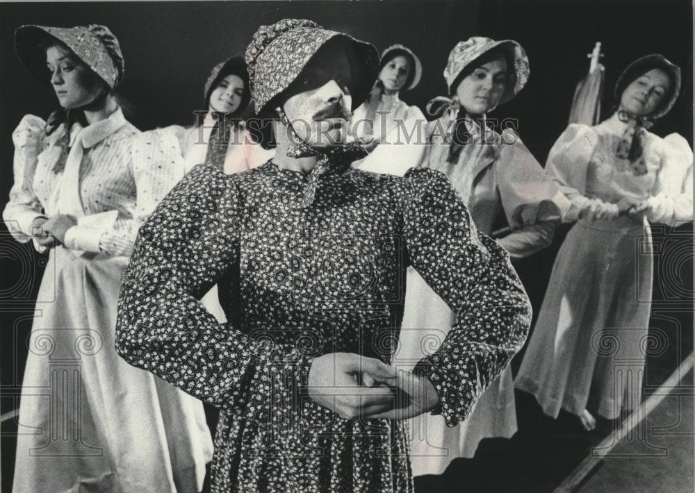 1975, UW-Milwaukee&#39;s Steven Orr Dresses As A Woman For A Presentation - Historic Images