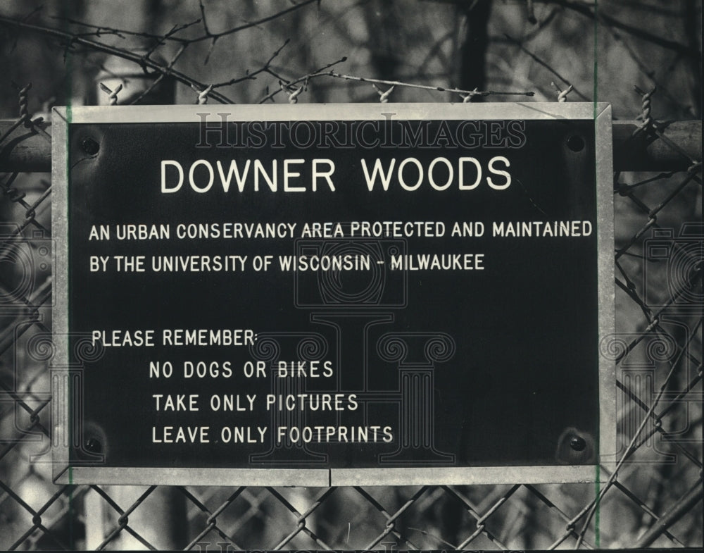 1988 Sign Of UW-Milwaukee&#39;s 11-Acre Conservation Area, Downer Woods - Historic Images