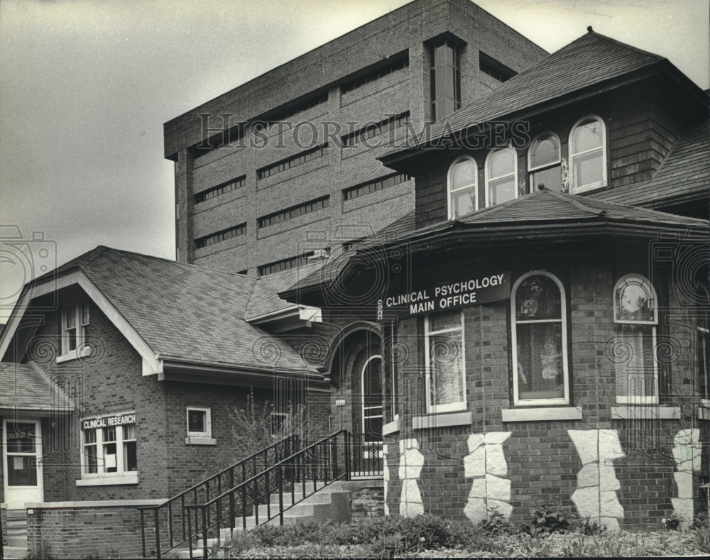 1982, UW-Milwaukee&#39;s Houses On Cramer Street Will Be Razed - Historic Images