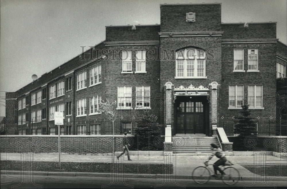 1982 UW-Milwaukee&#39;s Hartford Avenue School To Be Purchased And Razed - Historic Images