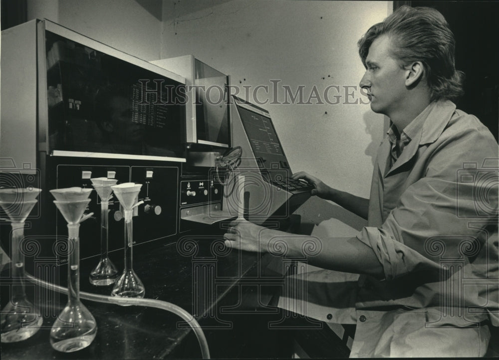 1987, Robert Brinkman, testing soil samples, University of Wisconsin - Historic Images