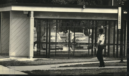 1980, Student at bus shelter, University of Wisconsin, Milwaukee - Historic Images
