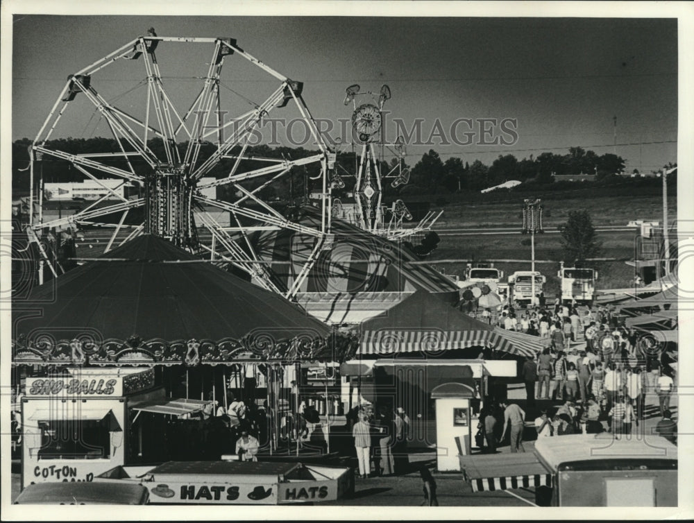 1978 Press Photo Fairgoers At the Waukesha County Fair In Wisconsin - mjc25821 - Historic Images