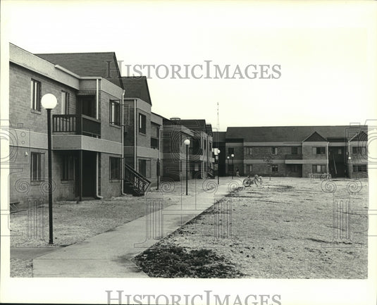 1986, University of Wisconsin -Platteville Residents Hall - mjc25829 - Historic Images