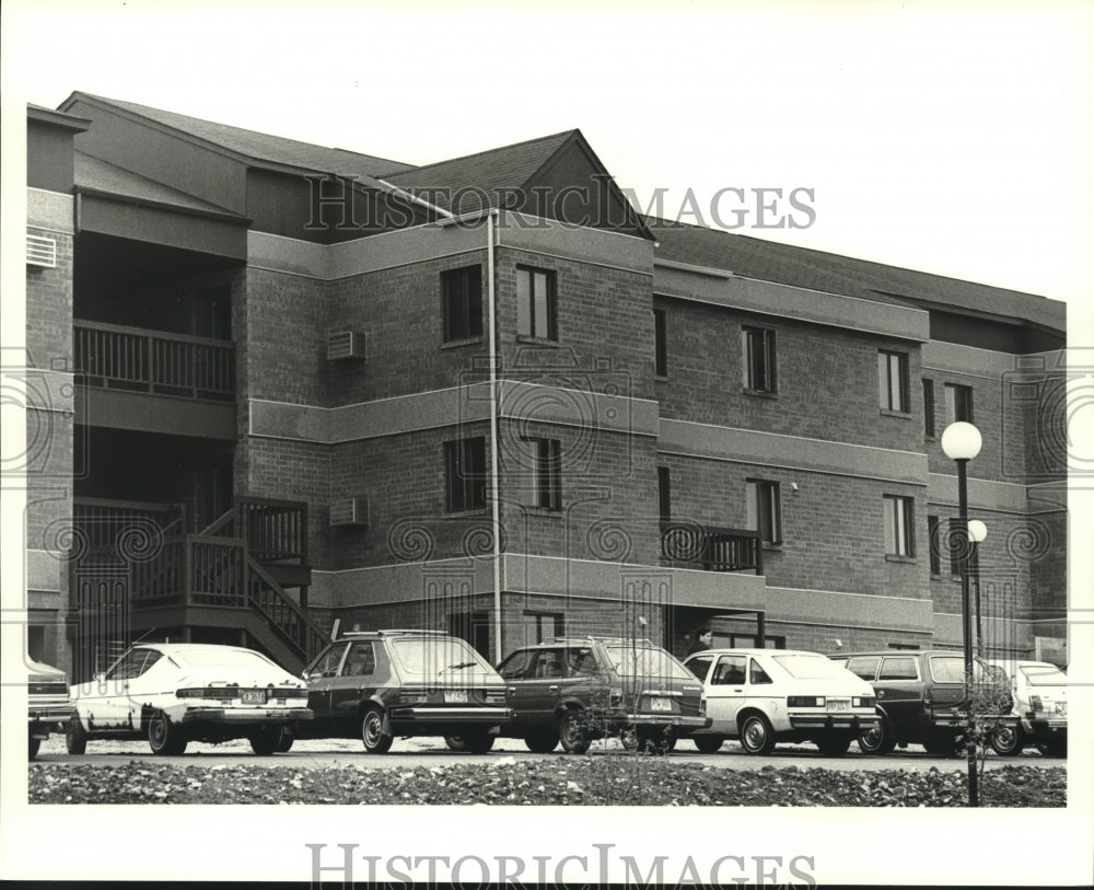 1986 Press Photo University of Wisconsin -Platteville Residents Hall - mjc25830 - Historic Images