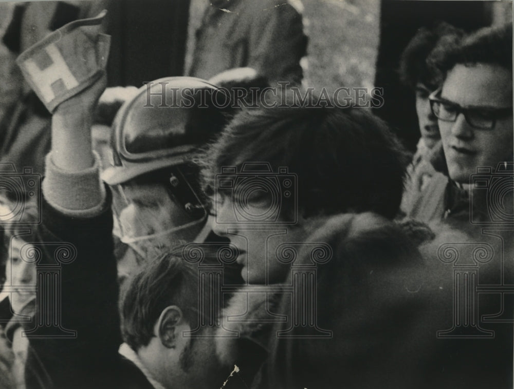 1969 Press Photo Non striking student pushes way through protest group, Wisocons - Historic Images