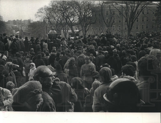 1971 Press Photo Group of students, protest war, University of Wisconsin Madison-Historic Images