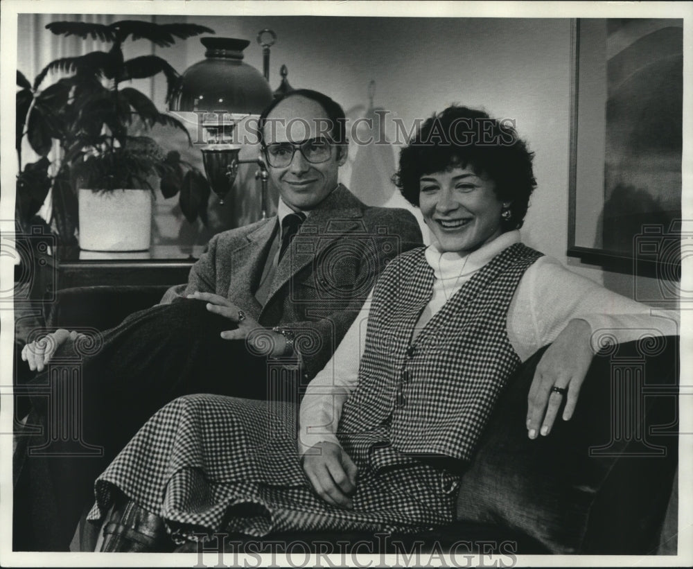 1978 Patrick And Nancy Sullivan Sit After Founding Locksmith School - Historic Images