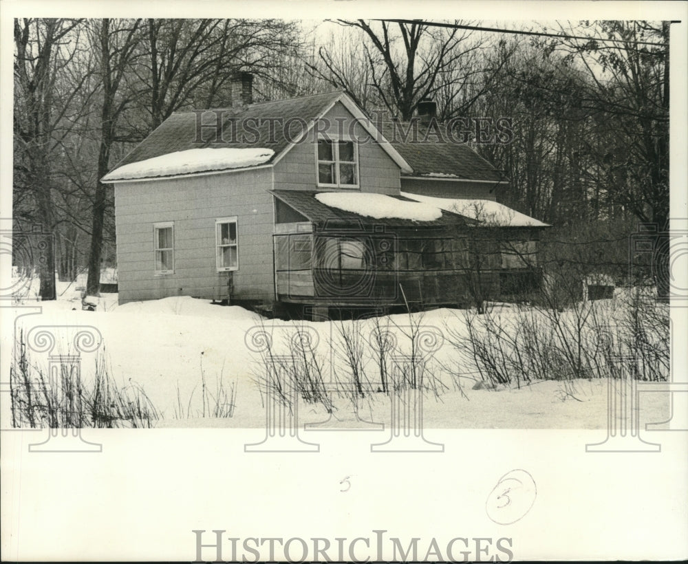 1976 Press Photo Menominee Indian Michael Sturdevant's Home In Kenesha Wisconsin - Historic Images