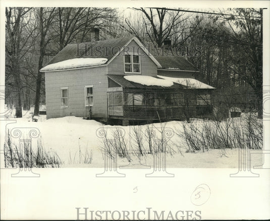 1976 Press Photo Menominee Indian Michael Sturdevant's Home In Kenesha Wisconsin - Historic Images