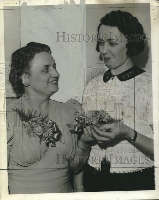 1942, Mrs.Waddell & Mrs.Schimmel of American Legion Women's auxiliary - Historic Images