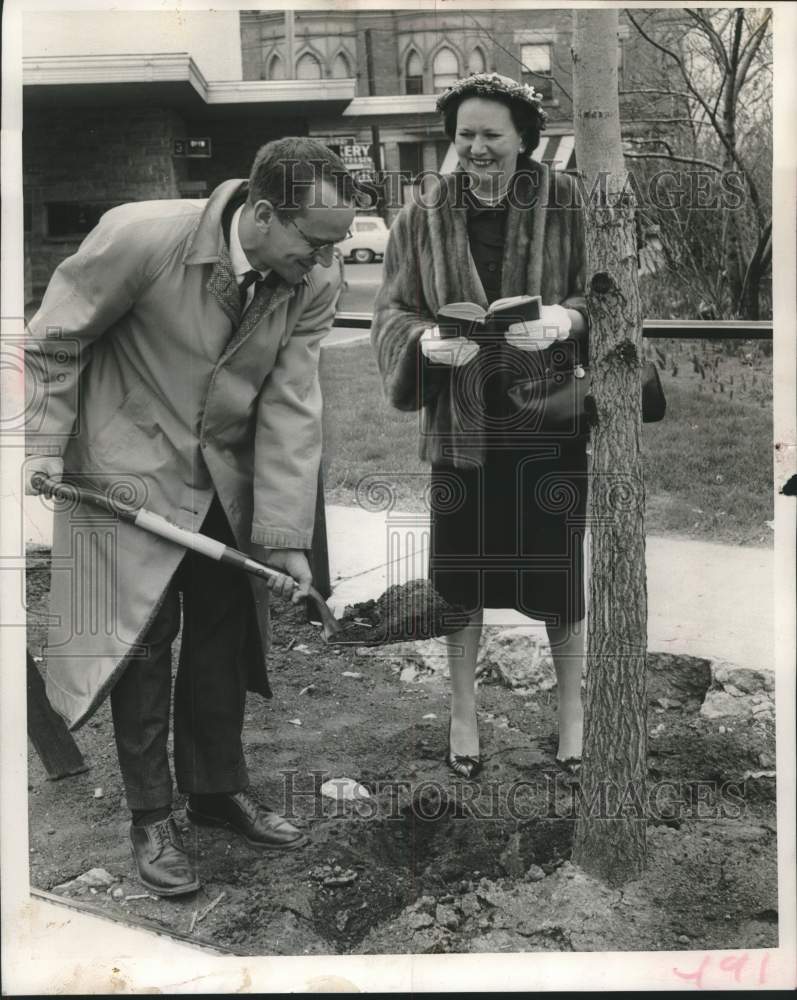 1959, John D. Squier and Mrs. Albert D. Sullivan plant a Ginkgo tree - Historic Images