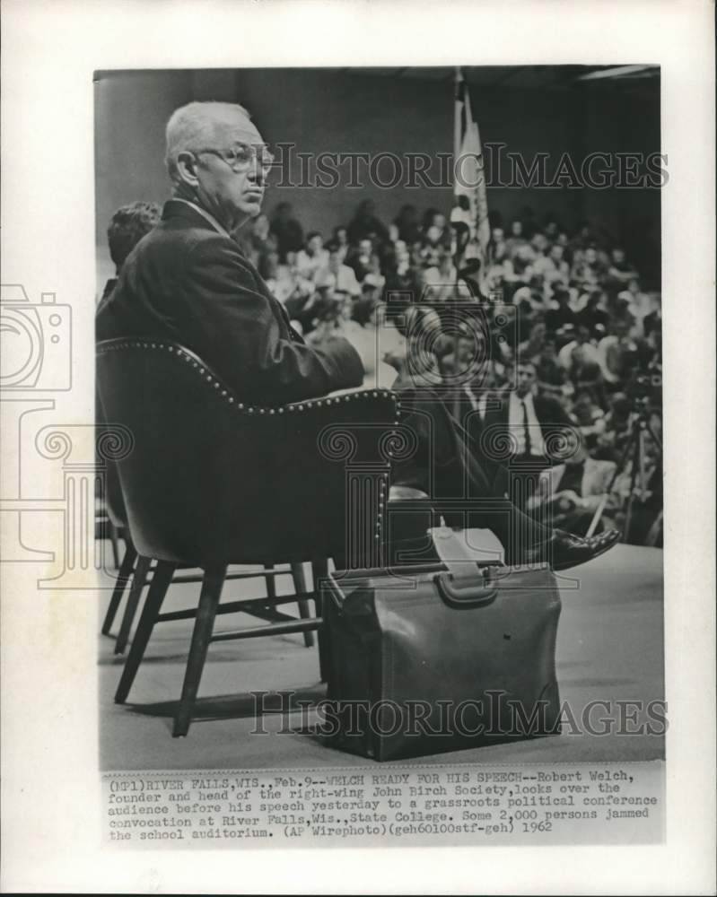 1962 Press Photo Robert Welch of John Birch Society before a speech, Wisconsin- Historic Images