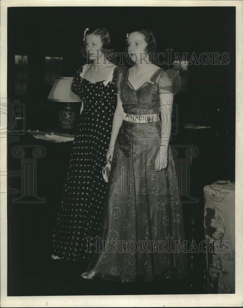 1939, Mrs. Robert Schlesinger & Mrs. James Duncan - mjc26092 - Historic Images