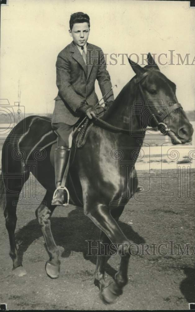 1931, Bobby Schlesinger riding a horse at the Milwaukee Country Club - Historic Images