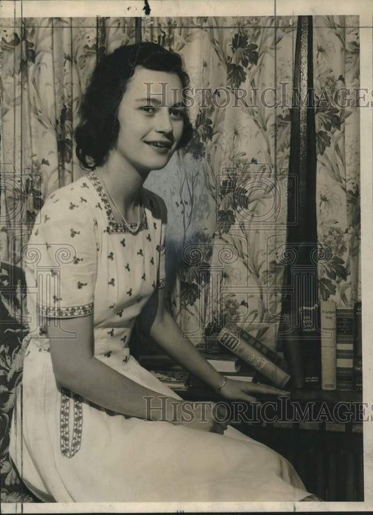 1942, Mary Adams Hall, Wauwatosa, Wisconsin - mjc26136 - Historic Images