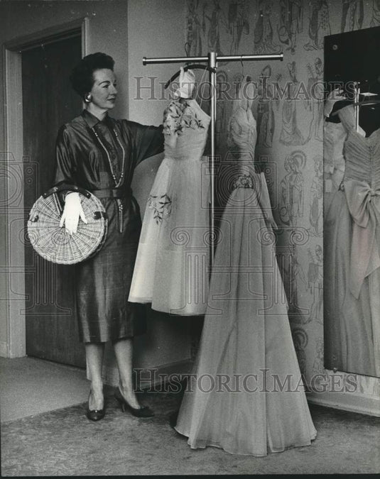 1950, Mrs. Reginald Sykes Arrangements Chairman of Bal du Lac Party - Historic Images