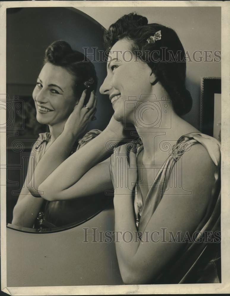 1939 Nancy Jane Conger looks in mirror before &quot;Stage Door&quot; Rehearsal - Historic Images