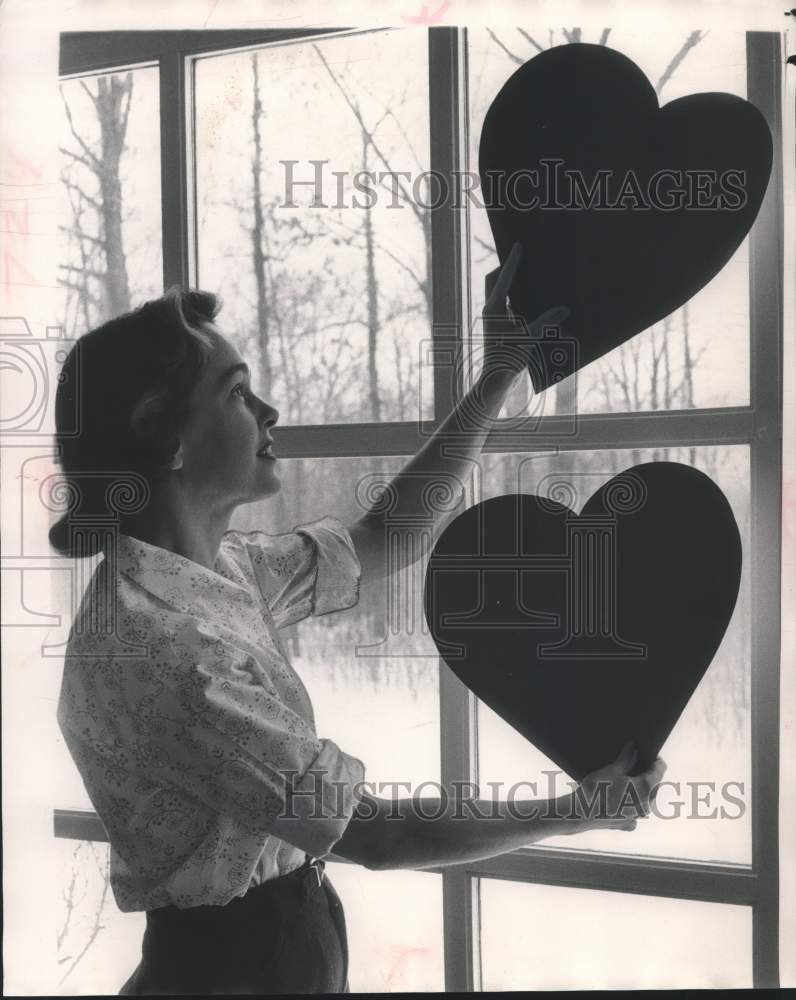 1958 Press Photo Mrs. Robert W. Smith chairman of Junior League Valentine Dance - Historic Images