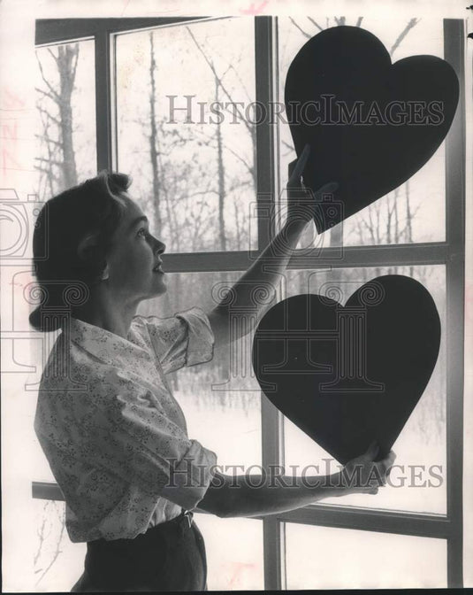 1958 Press Photo Mrs. Robert W. Smith chairman of Junior League Valentine Dance - Historic Images