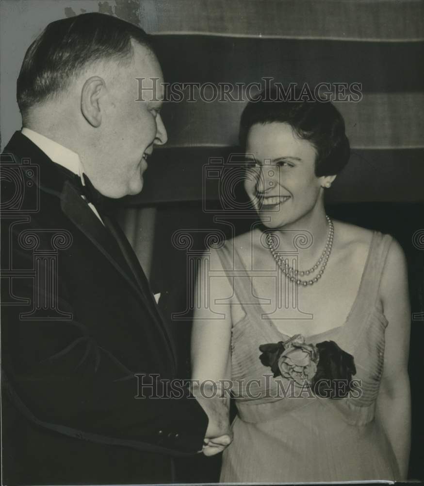 1935, Milwaukee-Mrs. Edward S. Tallmadge and Everett S. Elwood - Historic Images
