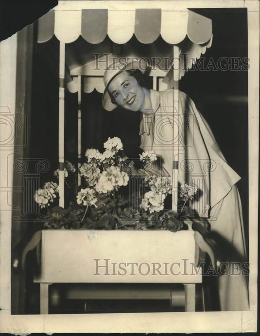 1936, Mrs. Harry M. Swigart treasurer Green Tree Garden club - Historic Images