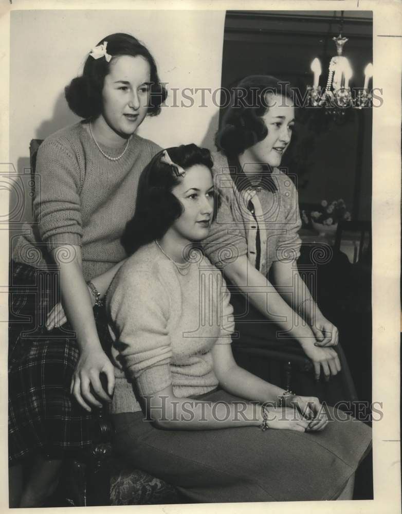 1937 Milwaukee-Virginia, Marjorie &amp; Nancy Rhyan-Christmas Vacation - Historic Images