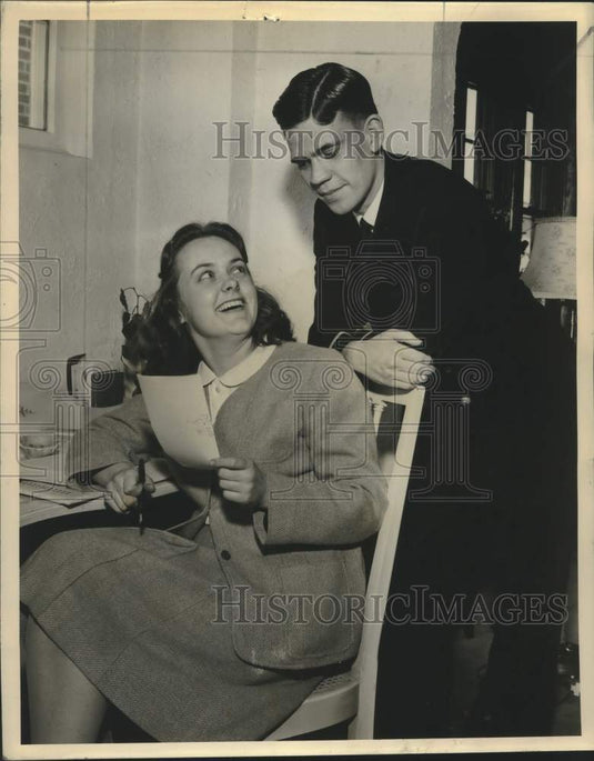 Press Photo Miss Joan Richter and Bill Thompson plan Milwaukee Country Day dance - Historic Images