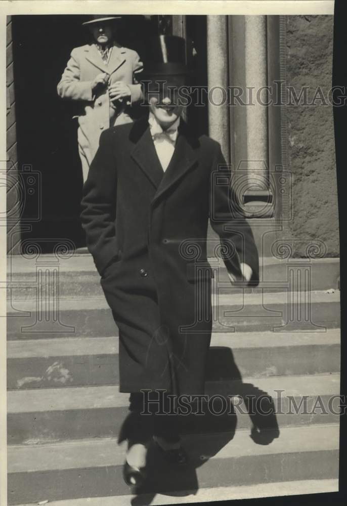 1931, William Harris Laird Porsythe will marry Phyllis Barchard. - Historic Images