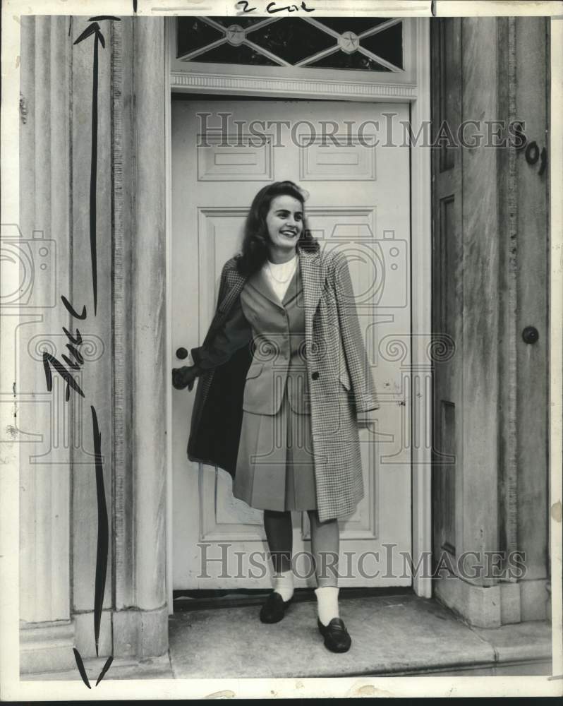 1944 Press Photo Betty Selzer front Kappa Kappa Gamma at University of Wisconsin - Historic Images
