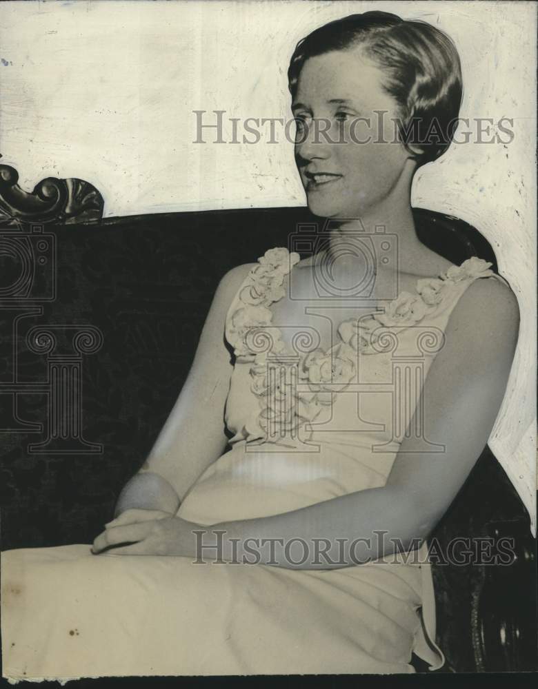 1932, Miss Kathryn Watson at her home in Milwaukee, Wisconsin - Historic Images