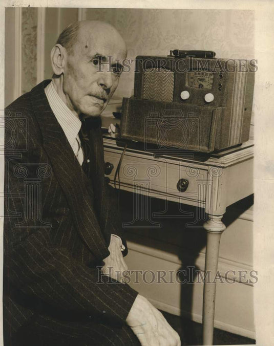 1942, Former governor Alfred G. Schmedeman at the Pfister Hotel - Historic Images