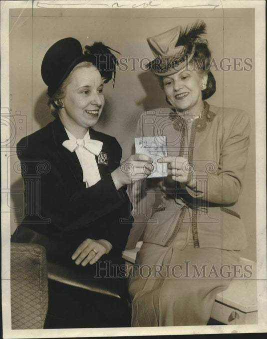 1946 Mrs. Raymond Stein & Mrs. C.E. Schuette, Wisconsin - Historic Images