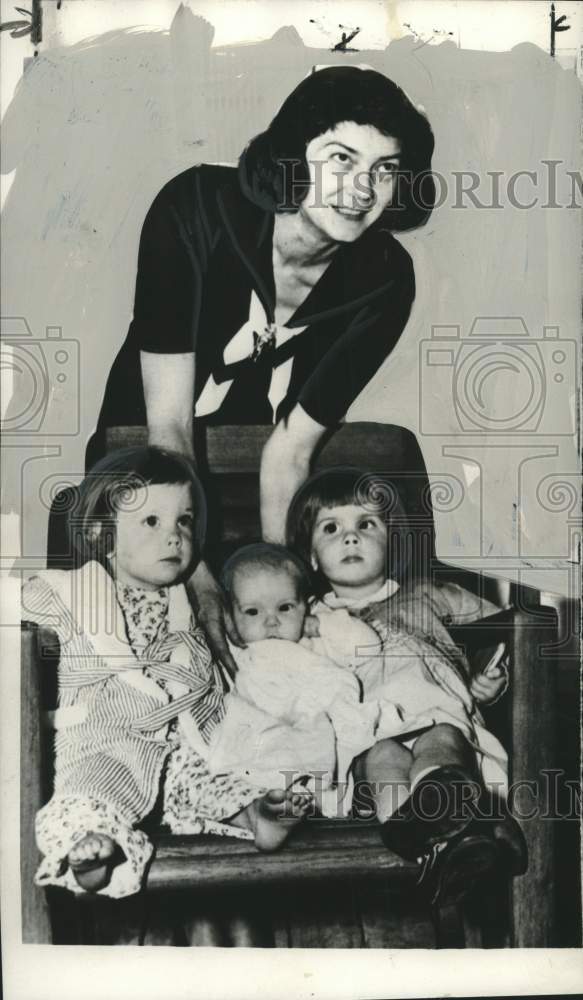 1946 Frances Weber wife of Quentin Roosevelt &amp; their children - Historic Images