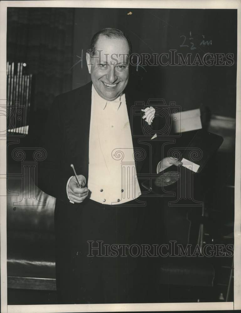Press Photo Composer Sigmund Romberg with awards he was given - mjc26328 - Historic Images