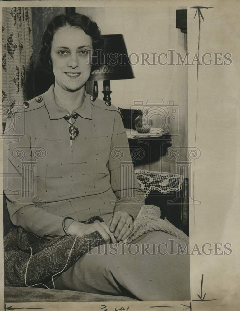 1935, Mrs. Frank E. Roberts of Milwaukee-Downer College Alumnae Assoc - Historic Images