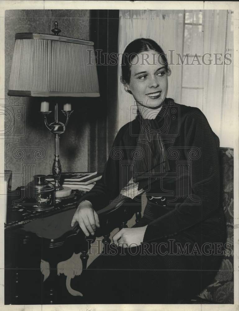 1934, Jane Pierce, one of Lorna Lee Quaries' bridesmaids, Wisconsin - Historic Images