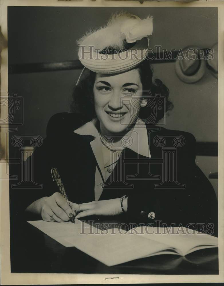 1940, Clara Mallin will be a senior at Marquette Summer School - Historic Images