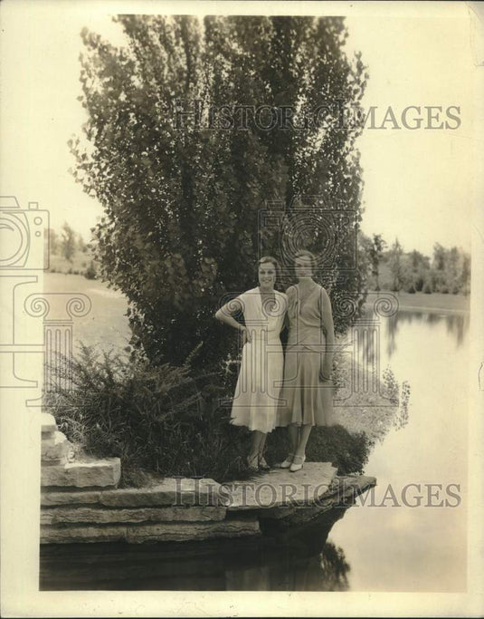 1931, Siri Hokanson & Clara Francis Henerth - mjc26451 - Historic Images