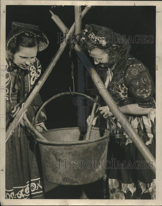1947, Mrs. Henry Elvekrog & other making soap, Stoughton, Wisconsin - Historic Images