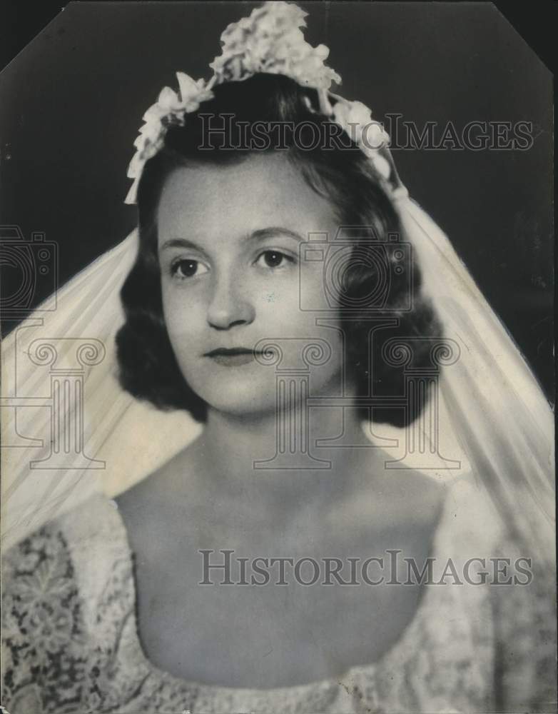 1940, Miss Barbara Van Dyke in her wedding dress, Fox Point - Historic Images