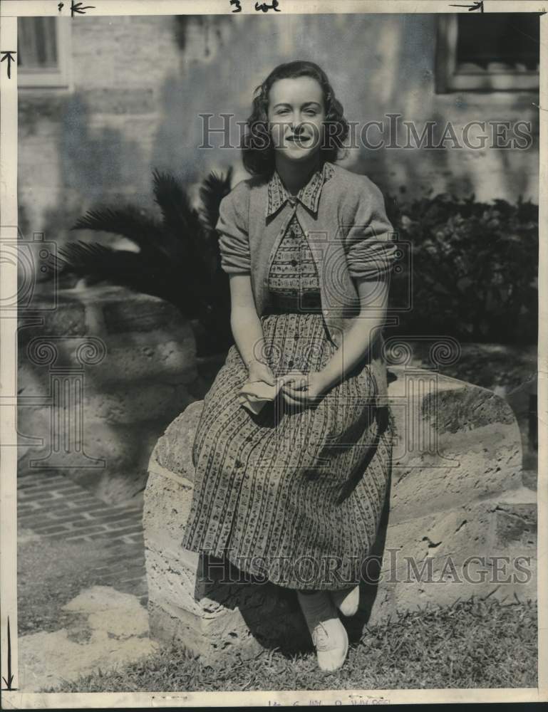 1938, Jane Bradley at the Princess Hotel in Bermuda - mjc26508 - Historic Images