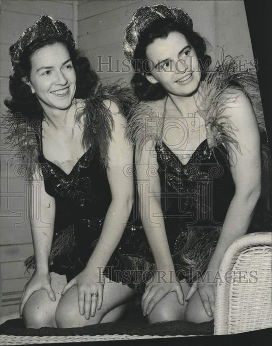 1940, Mrs. Frederick P. Stratton and Mrs. David Garlick, Milwaukee. - Historic Images