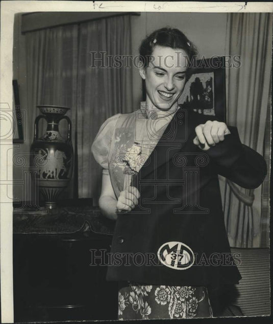 1937, Jeanne Johnson to be Mrs. Robert E. Stieemeke, Milwaukee. - Historic Images