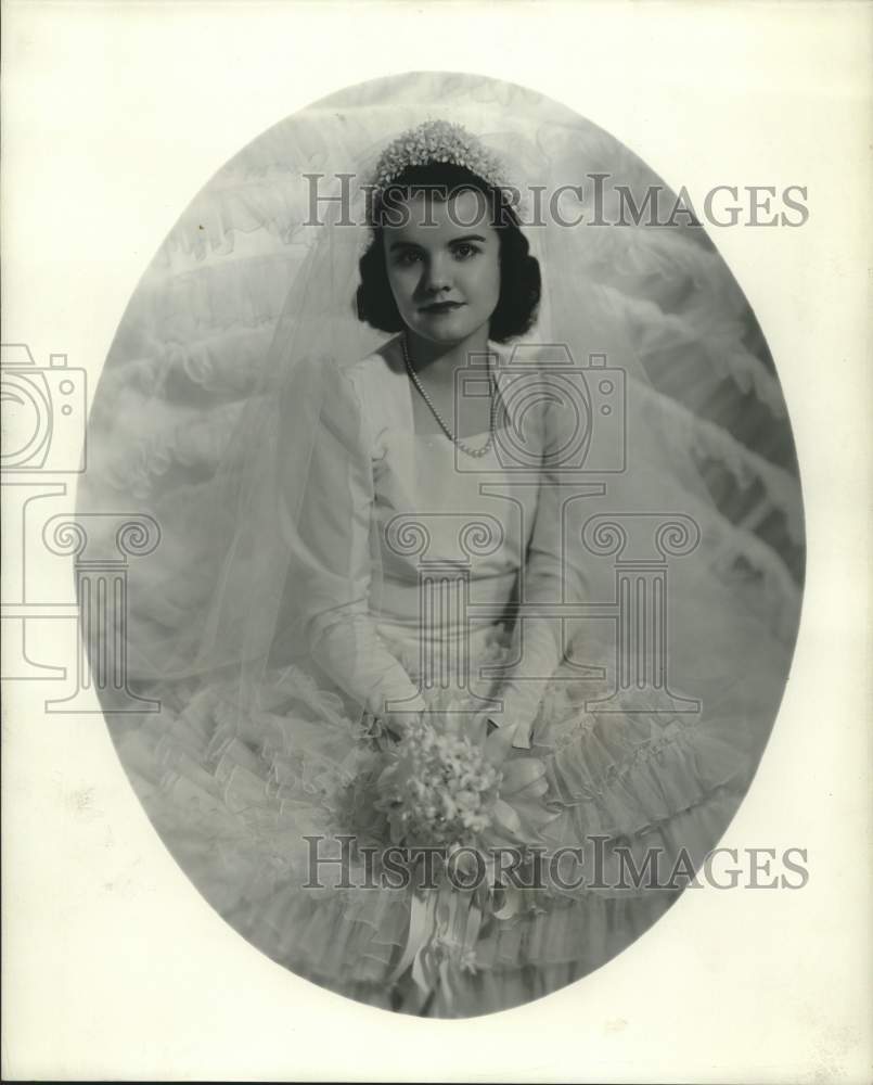 Press Photo Mrs. William R. Rennie in wedding gown - mjc26563 - Historic Images